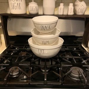 Rae dunn plastic bowl set